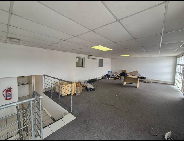 296M² WAREHOUSE TO LET IN BEACONVALE